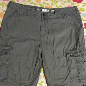Men’s Urban Pipline cargo shorts size 38
